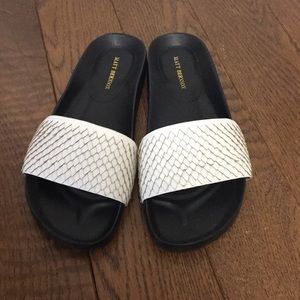 Matt Bernson Ibis slip on sandals